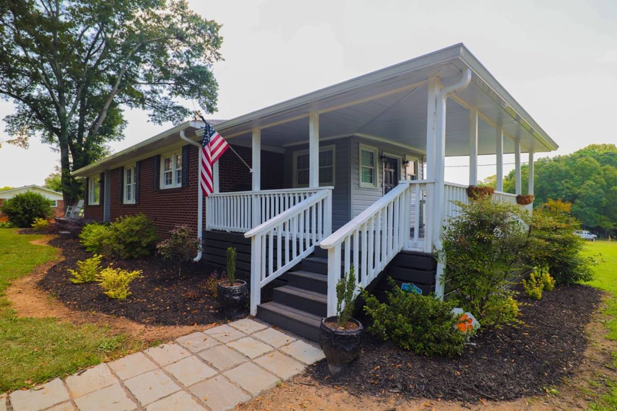 House for rent at 2814 Old Greenville Highway, Central, SC 29630