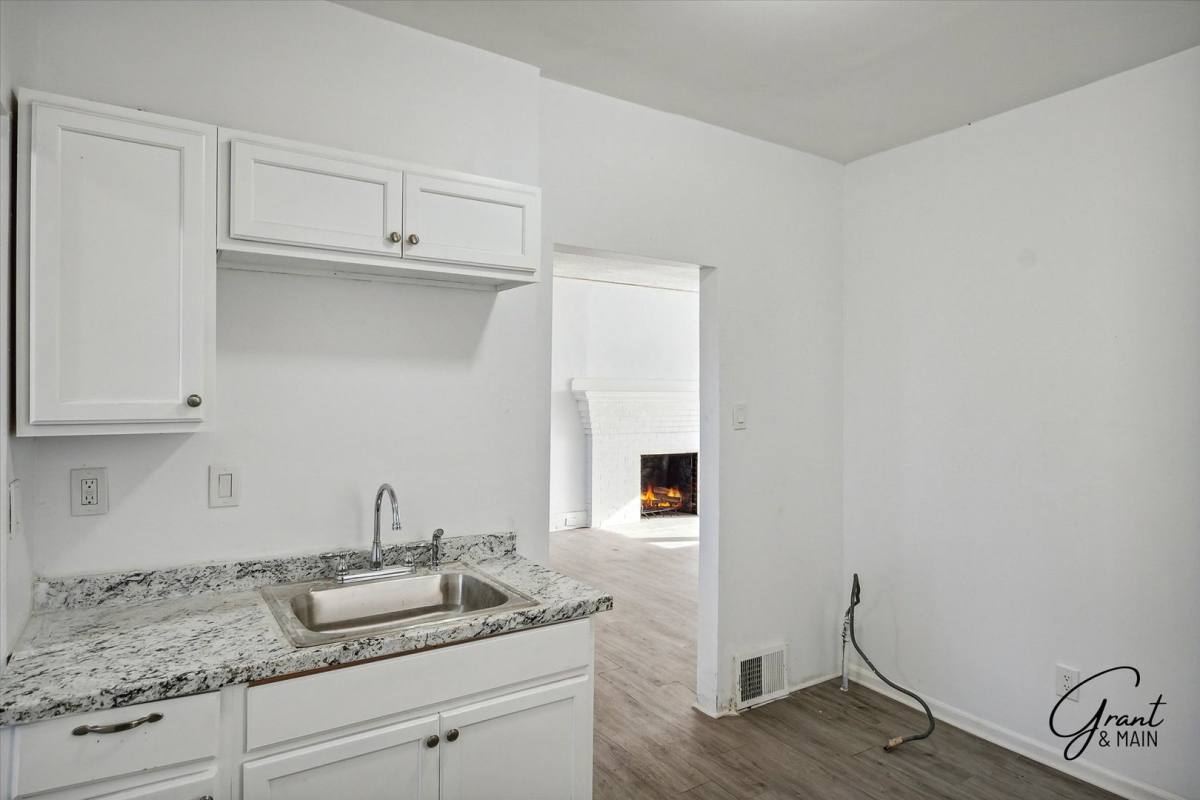 64 Glendale, Highland Park, MI 48203 - House for Rent - Image 10