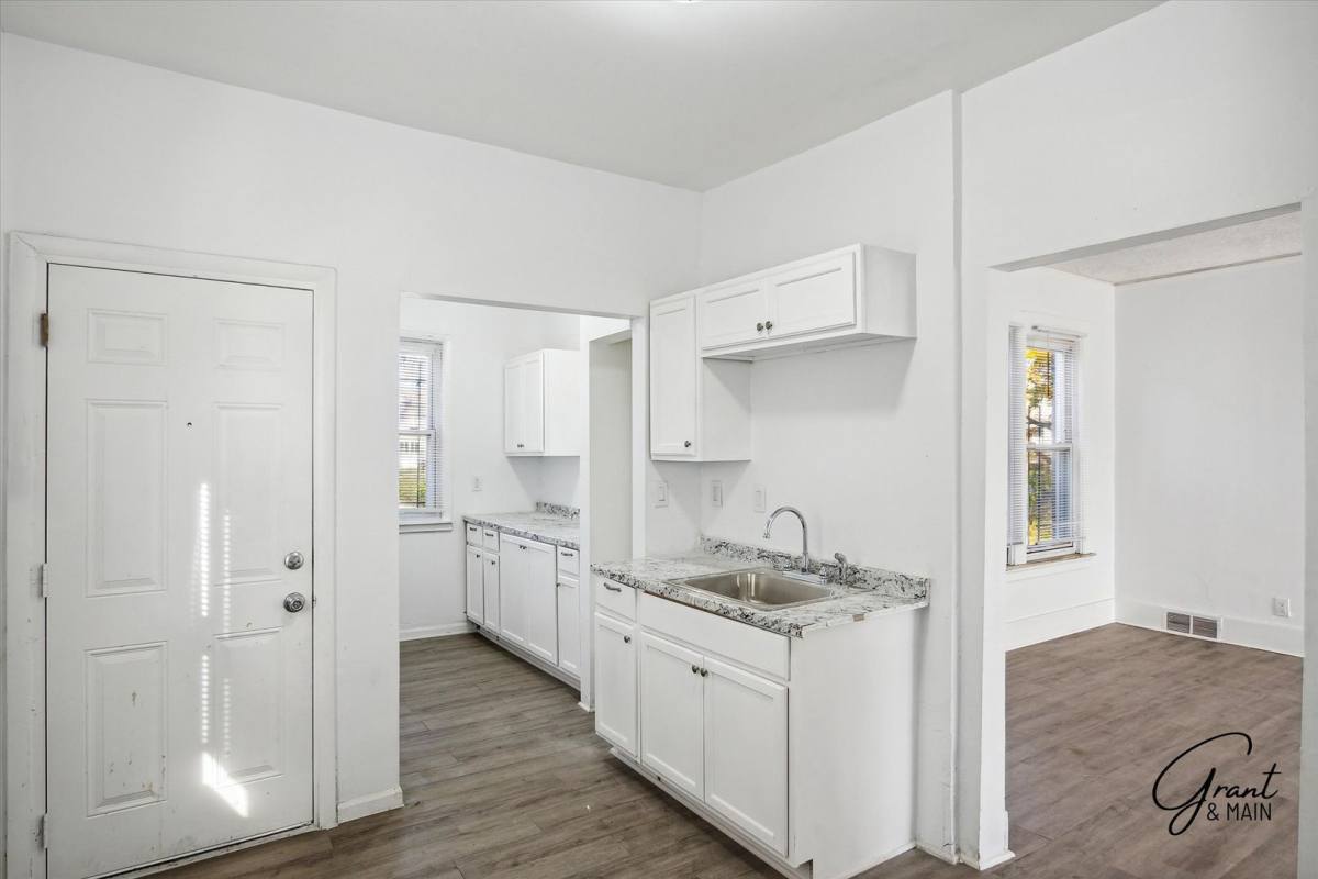 64 Glendale, Highland Park, MI 48203 - House for Rent - Image 9