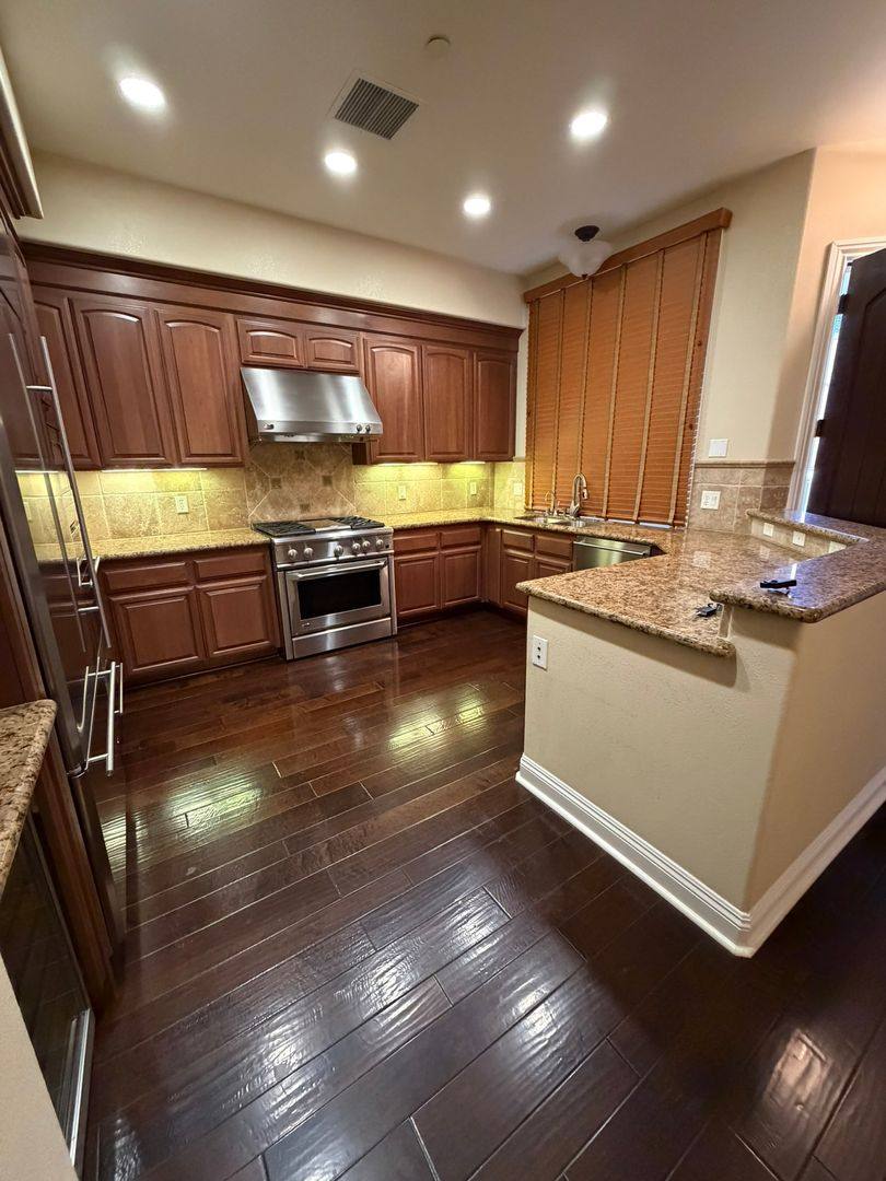 Apartment for rent at 2430 Pavilions Place Lane, Sacramento, CA 95825