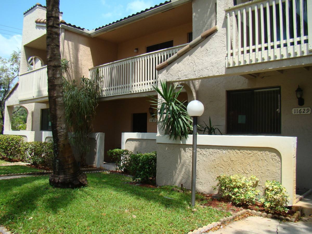 Townhouse for rent at 11609-11633 NW 25th St, Coral Springs, FL 33065
