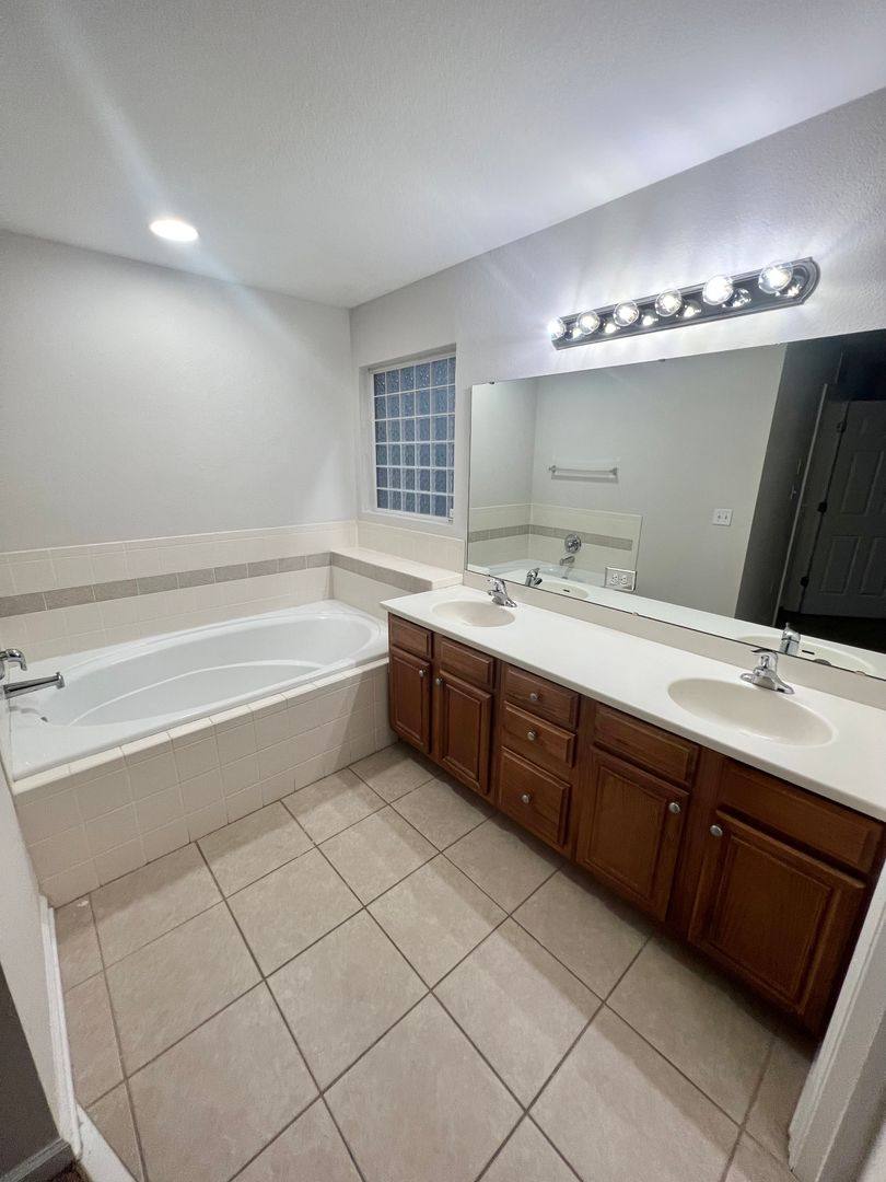 Apartment for rent at 1320 Hendrix Rd, Tallahassee, FL 32301