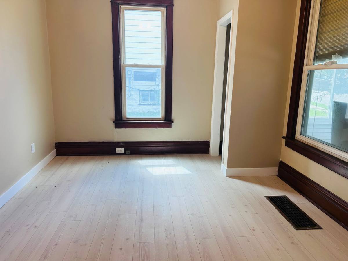 Apartment for rent at 440 Winona St, Dubuque, IA 52001