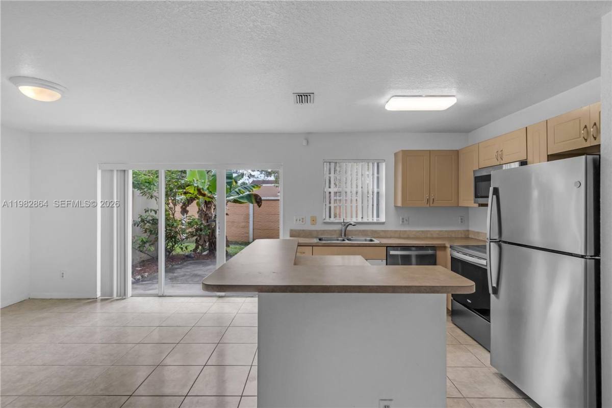 Townhouse for rent at 2400 SW 87th Way Na, Hollywood, FL 33025