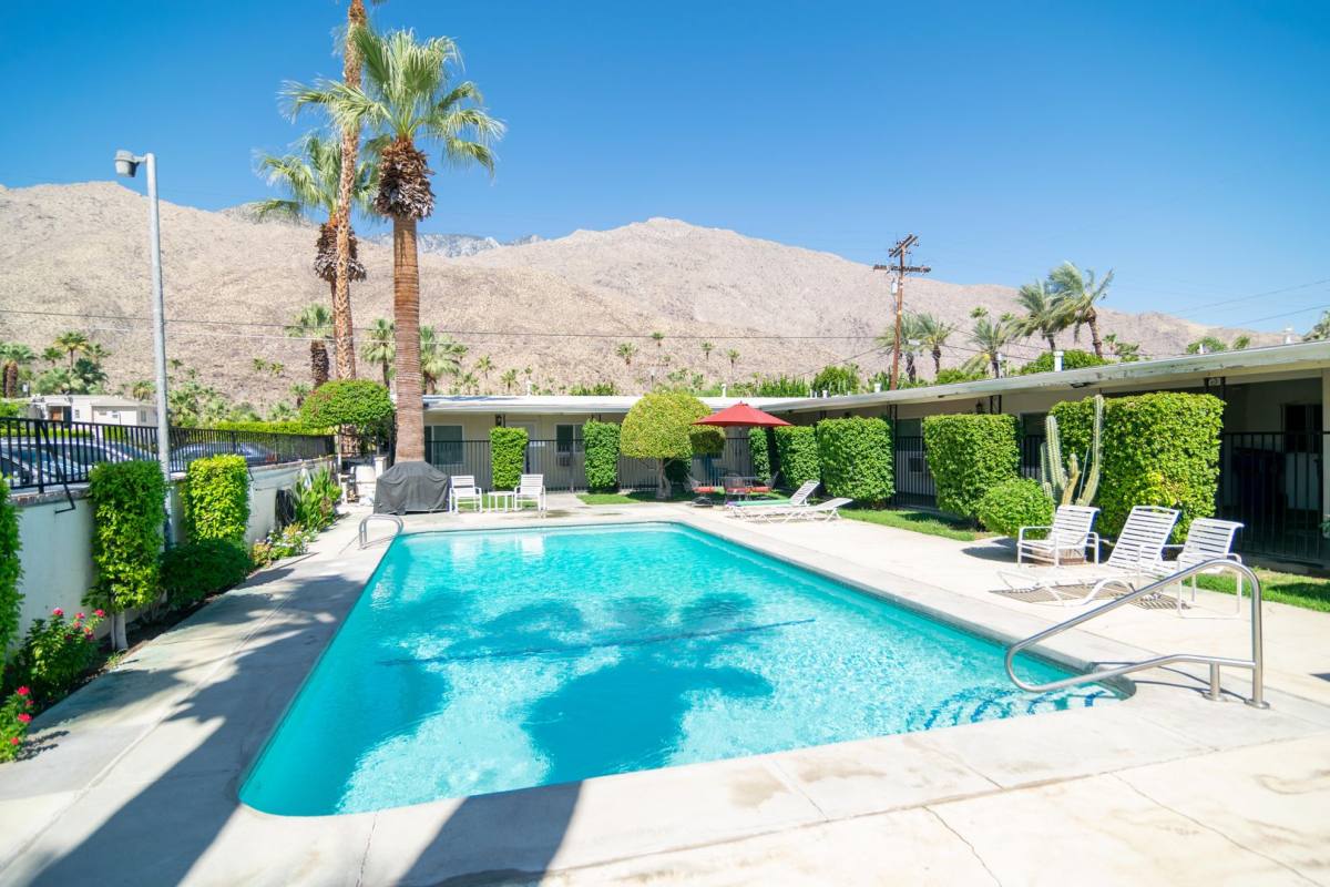 Apartment for rent at 474 Avenida Ortega, Palm Springs, CA 92264