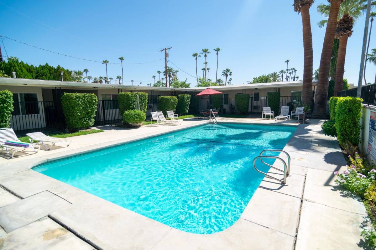 Apartment for rent at 474 Avenida Ortega, Palm Springs, CA 92264