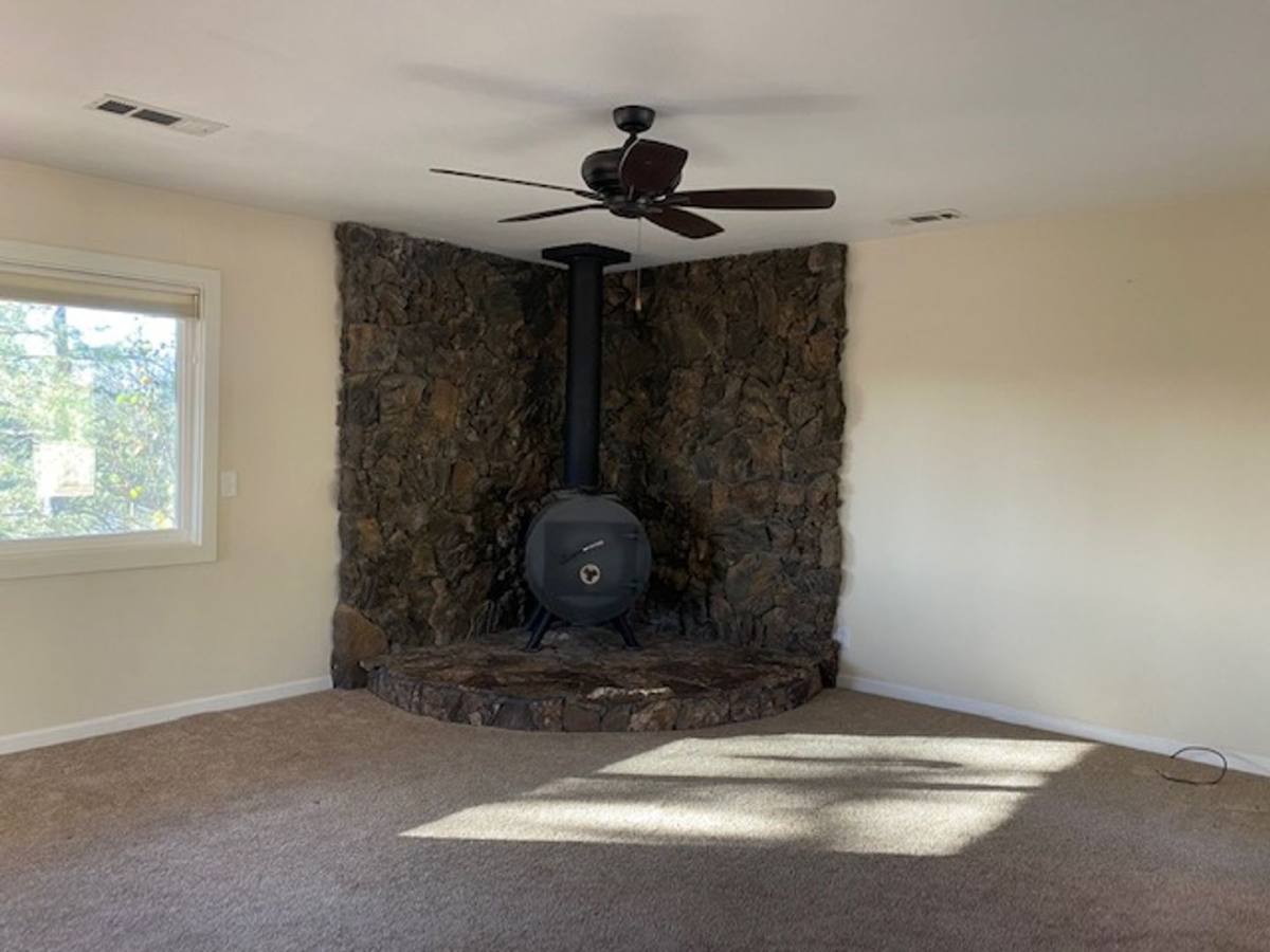 House for rent at 14807 Hilltop Dr, Red Bluff, CA 96080