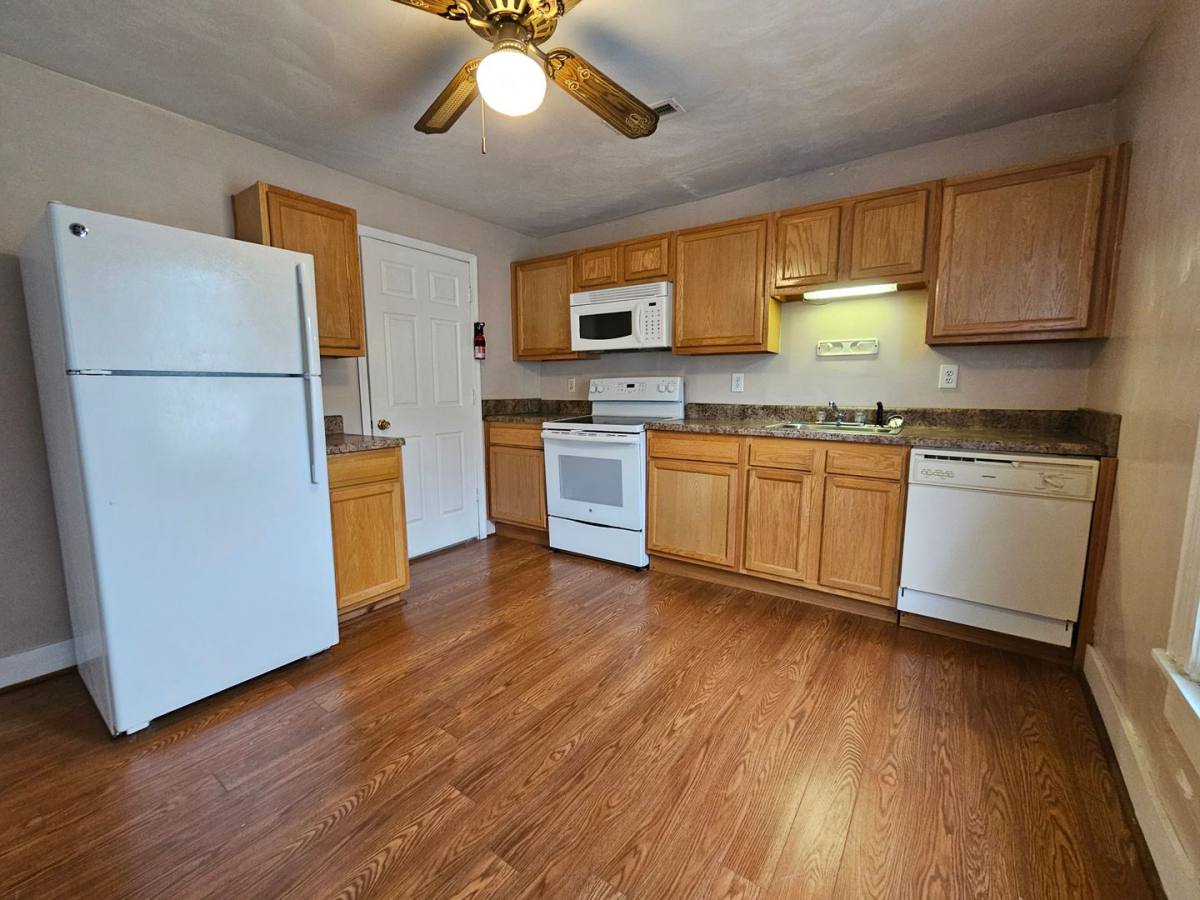 Townhouse for rent at 3408 Bainbridge Blvd, Chesapeake, VA 23324