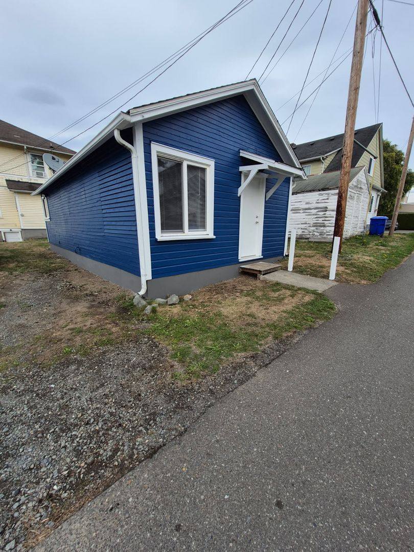 House for rent at 2412 1 2 Everett Ave, Everett, WA 98201