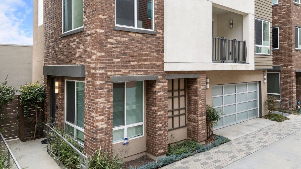 Townhouse for rent at 809 Brickyard Lane, Costa Mesa, CA 92627