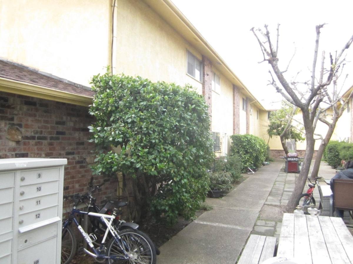 Apartment for rent at 77 California St, Ashland, OR 97520