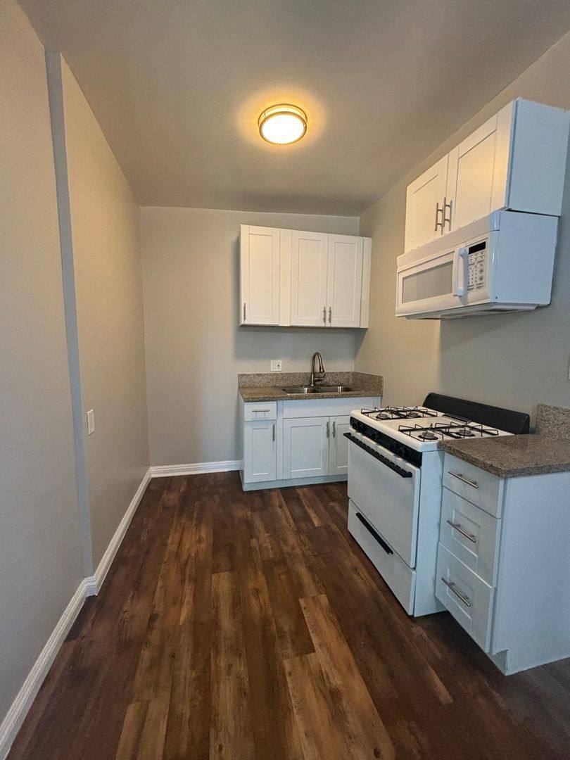 Apartment for rent at 933 S Roberts St, Anaheim, CA 92802