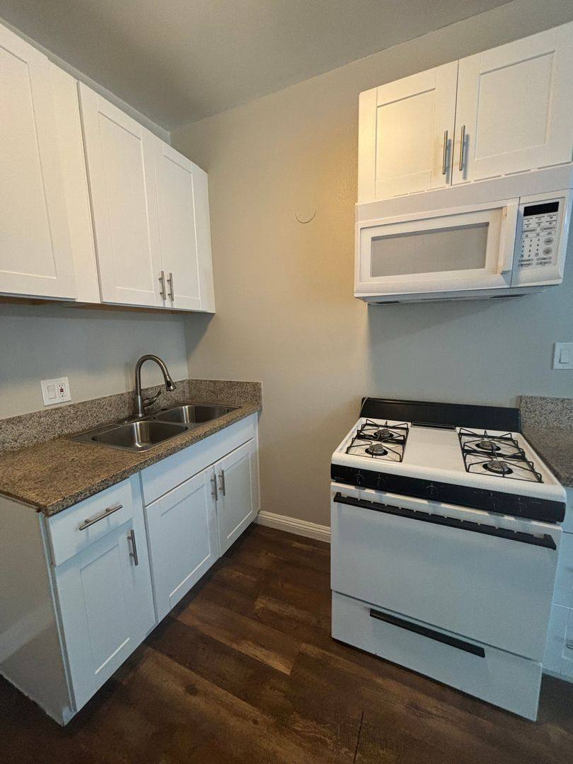 Apartment for rent at 933 S Roberts St, Anaheim, CA 92802
