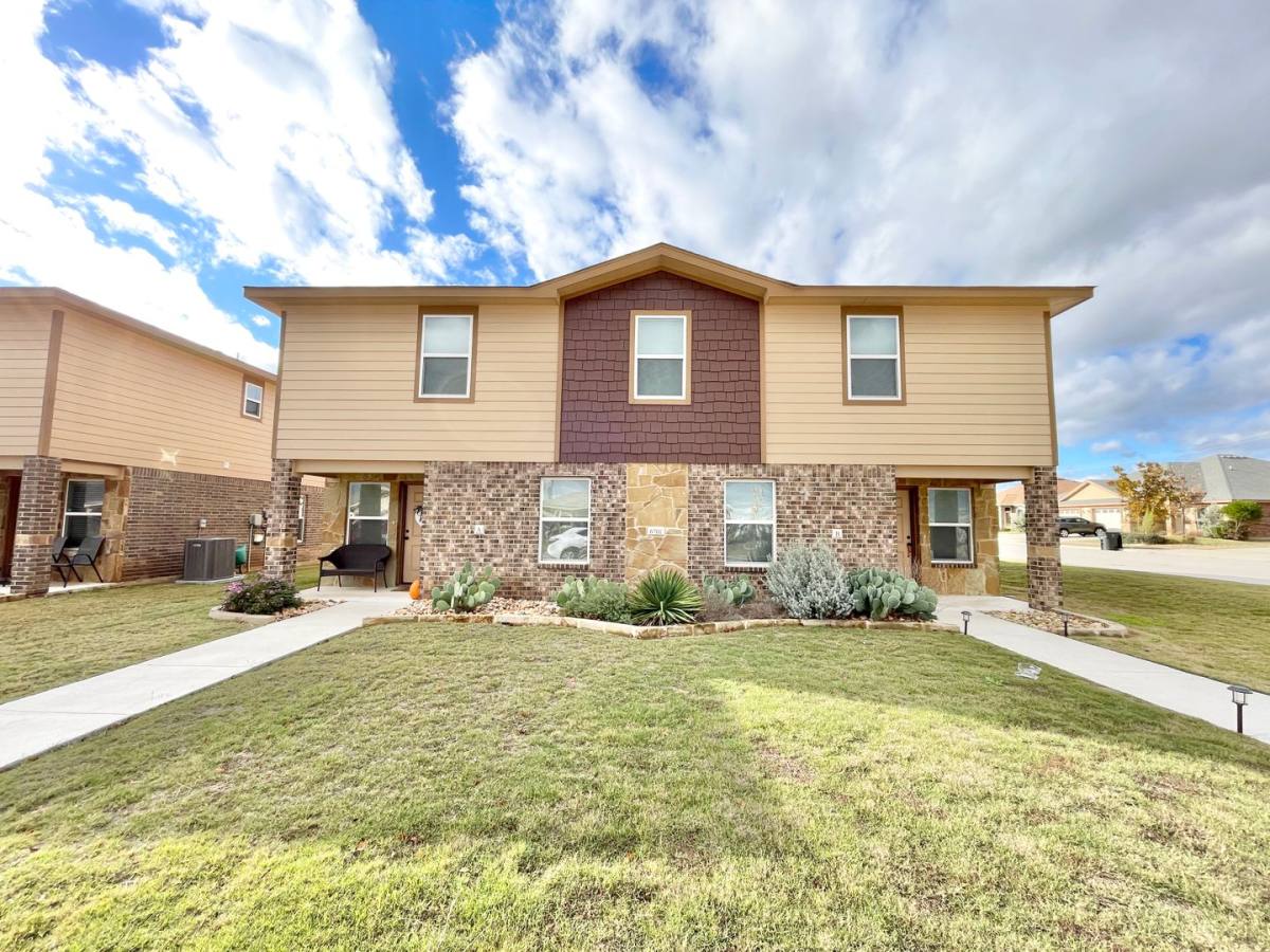 Townhouse for rent at 6701 University Village Way, Killeen, TX 76549