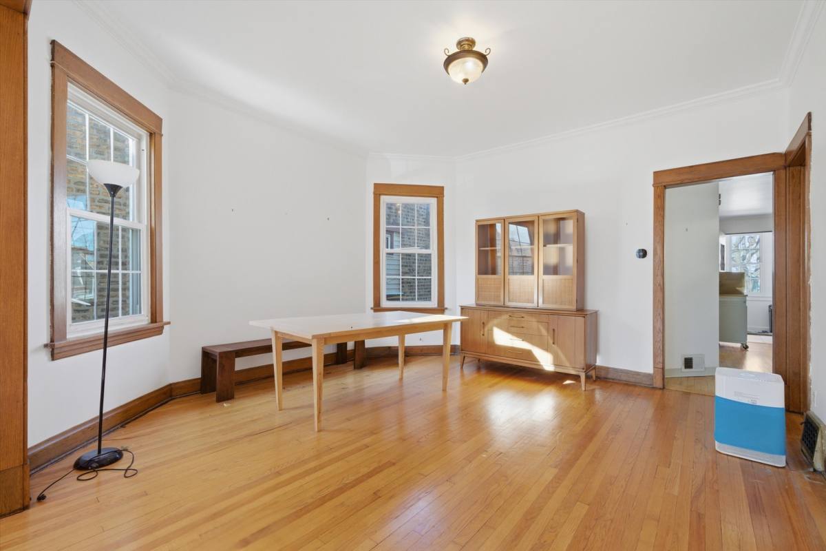 Apartment for rent at 6230 N Wayne Ave, Chicago, IL 60660