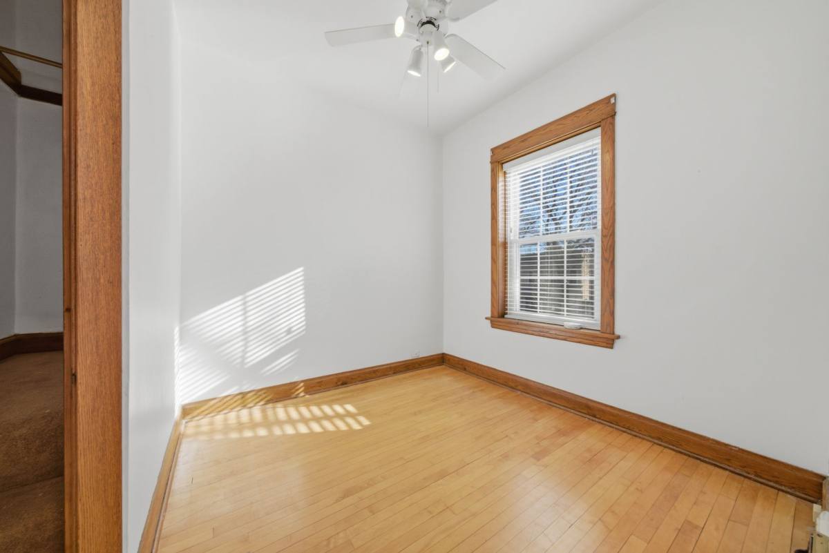 Apartment for rent at 6230 N Wayne Ave, Chicago, IL 60660