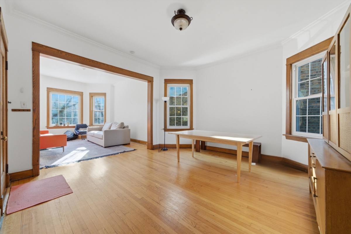 Apartment for rent at 6230 N Wayne Ave, Chicago, IL 60660