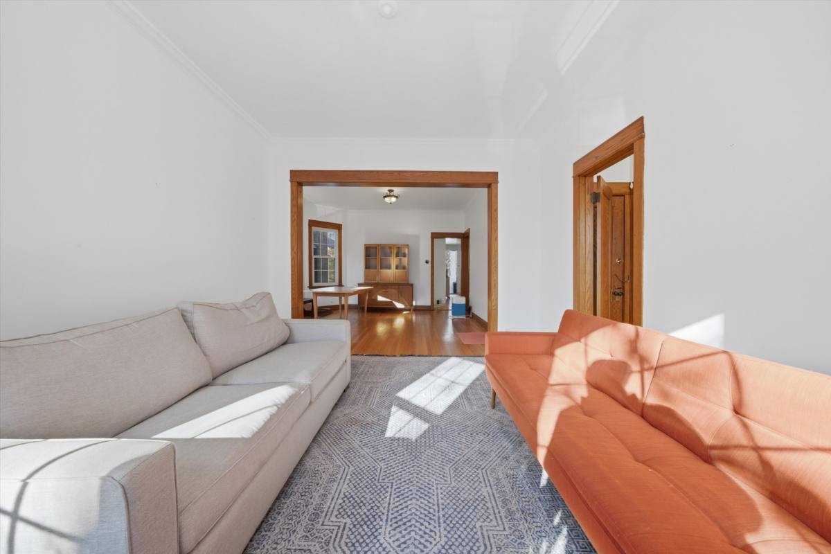 Apartment for rent at 6230 N Wayne Ave, Chicago, IL 60660
