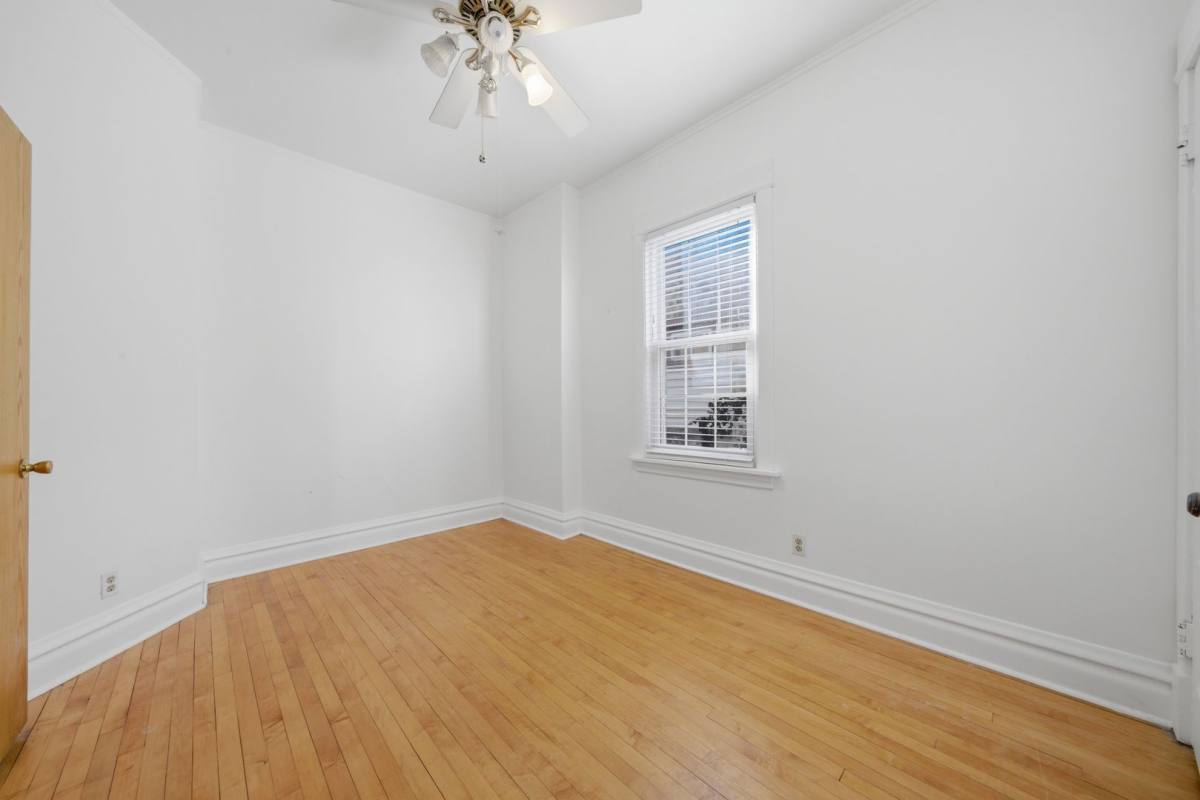 Apartment for rent at 6230 N Wayne Ave, Chicago, IL 60660