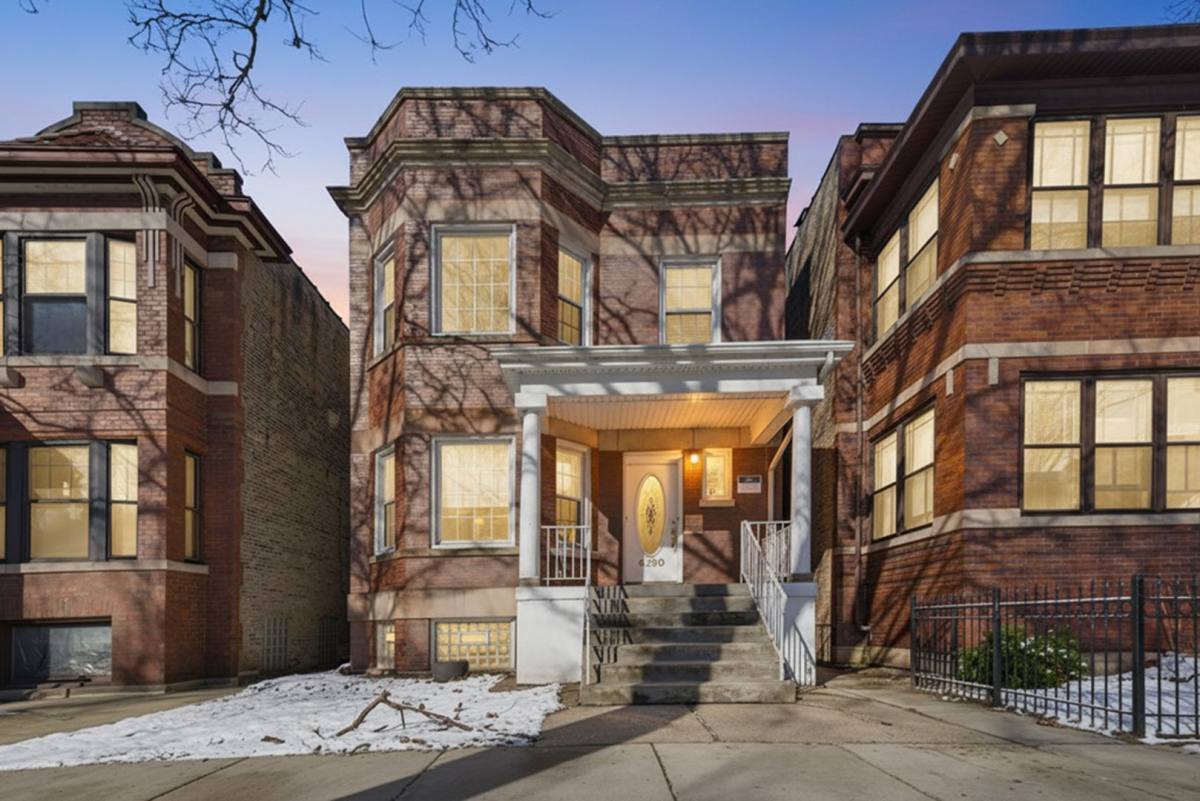 Apartment for rent at 6230 N Wayne Ave, Chicago, IL 60660