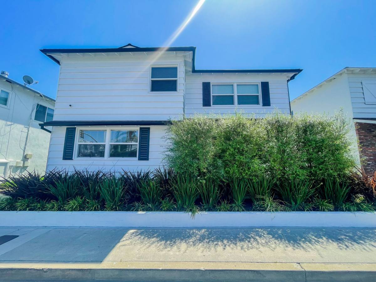 Apartment for rent at 1250 Manhattan Beach Blvd, Manhattan Beach, CA 90266