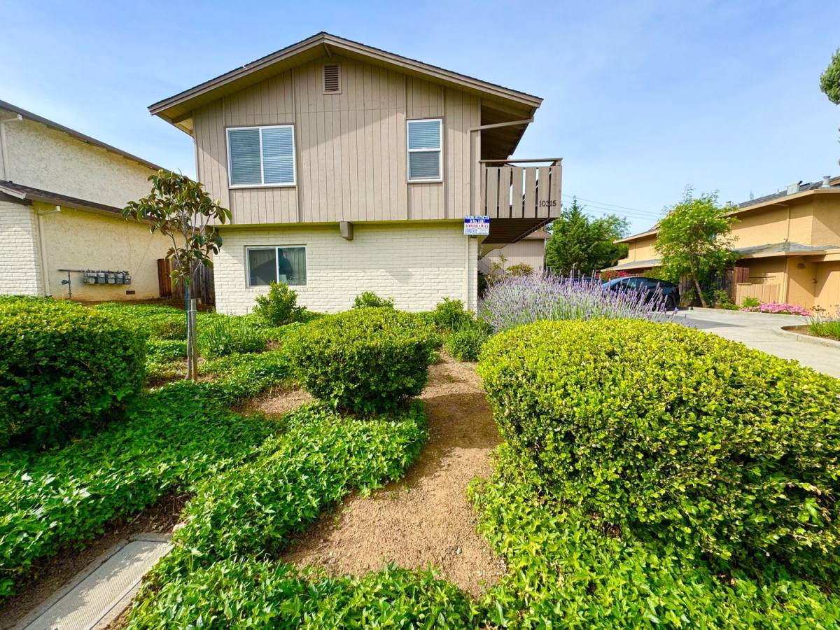 Apartment for rent at 10315 Alpine Dr, Cupertino, CA 95014