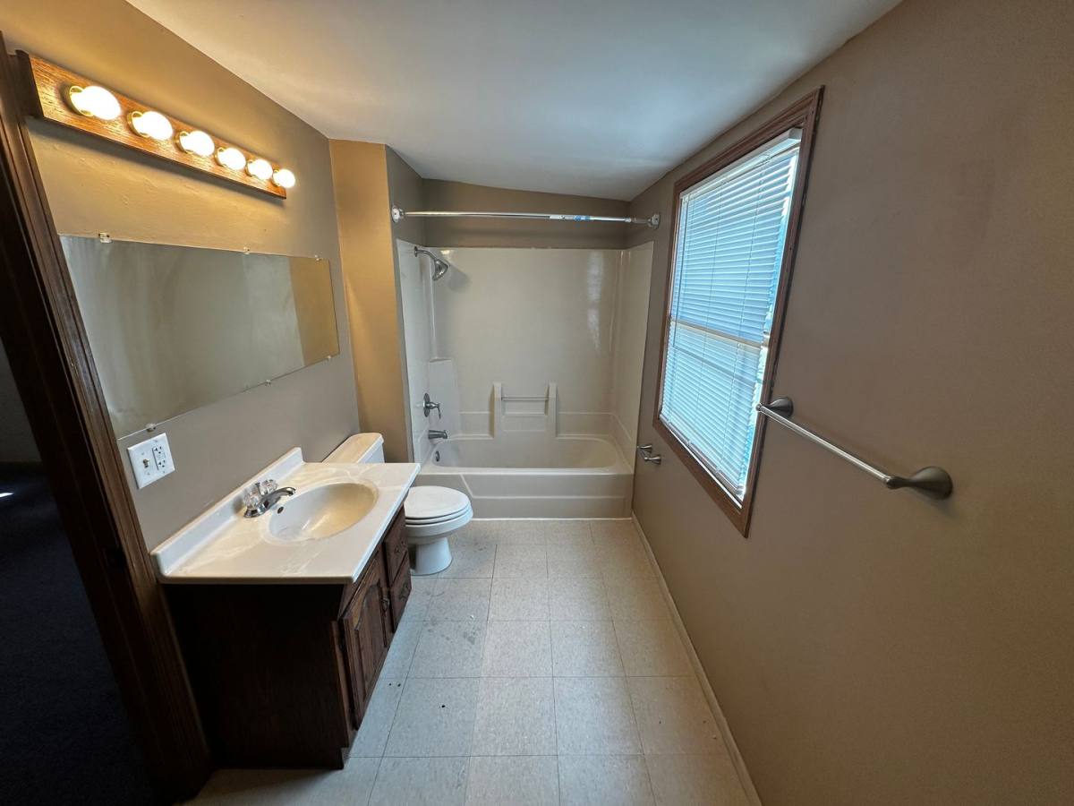 Apartment for rent at 226 E Hyde Park Ave, Saint Joseph, MO 64504