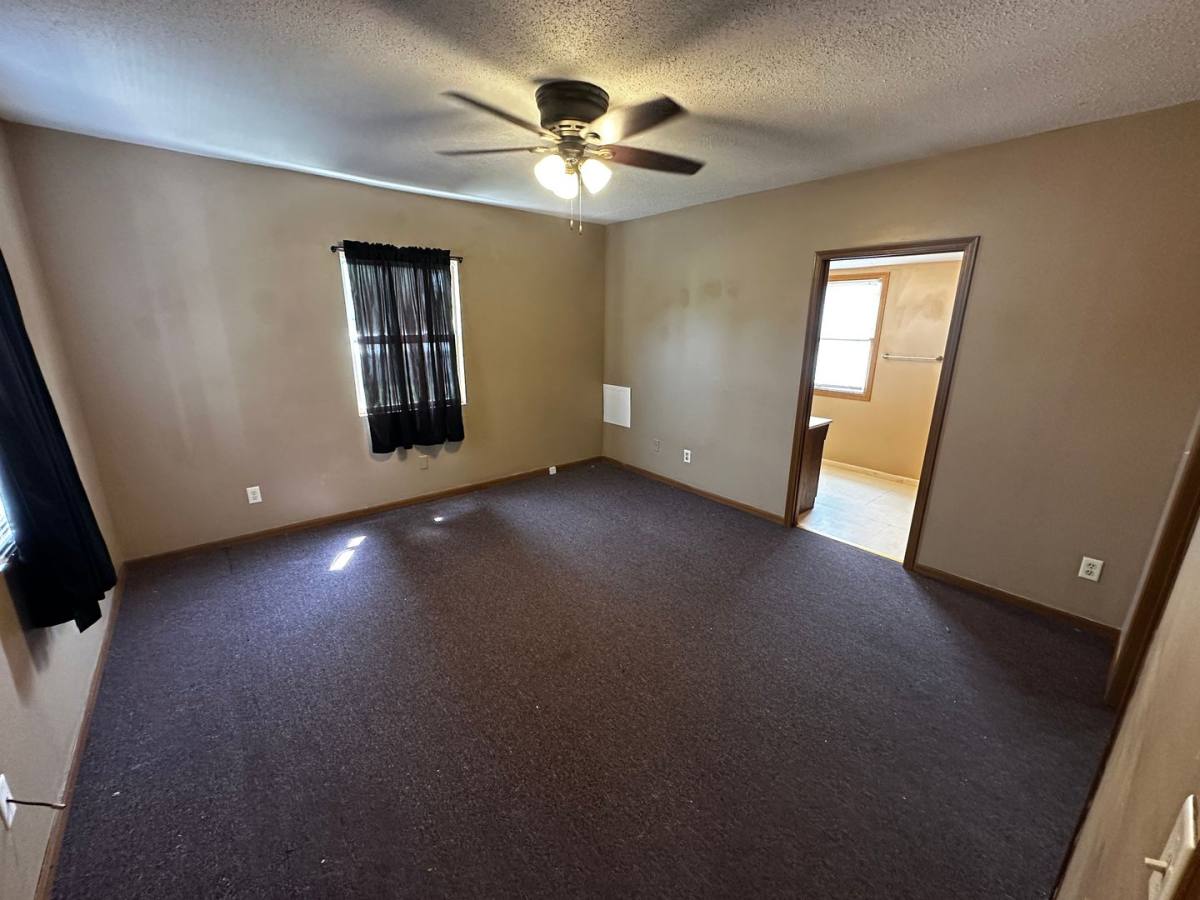 Apartment for rent at 226 E Hyde Park Ave, Saint Joseph, MO 64504