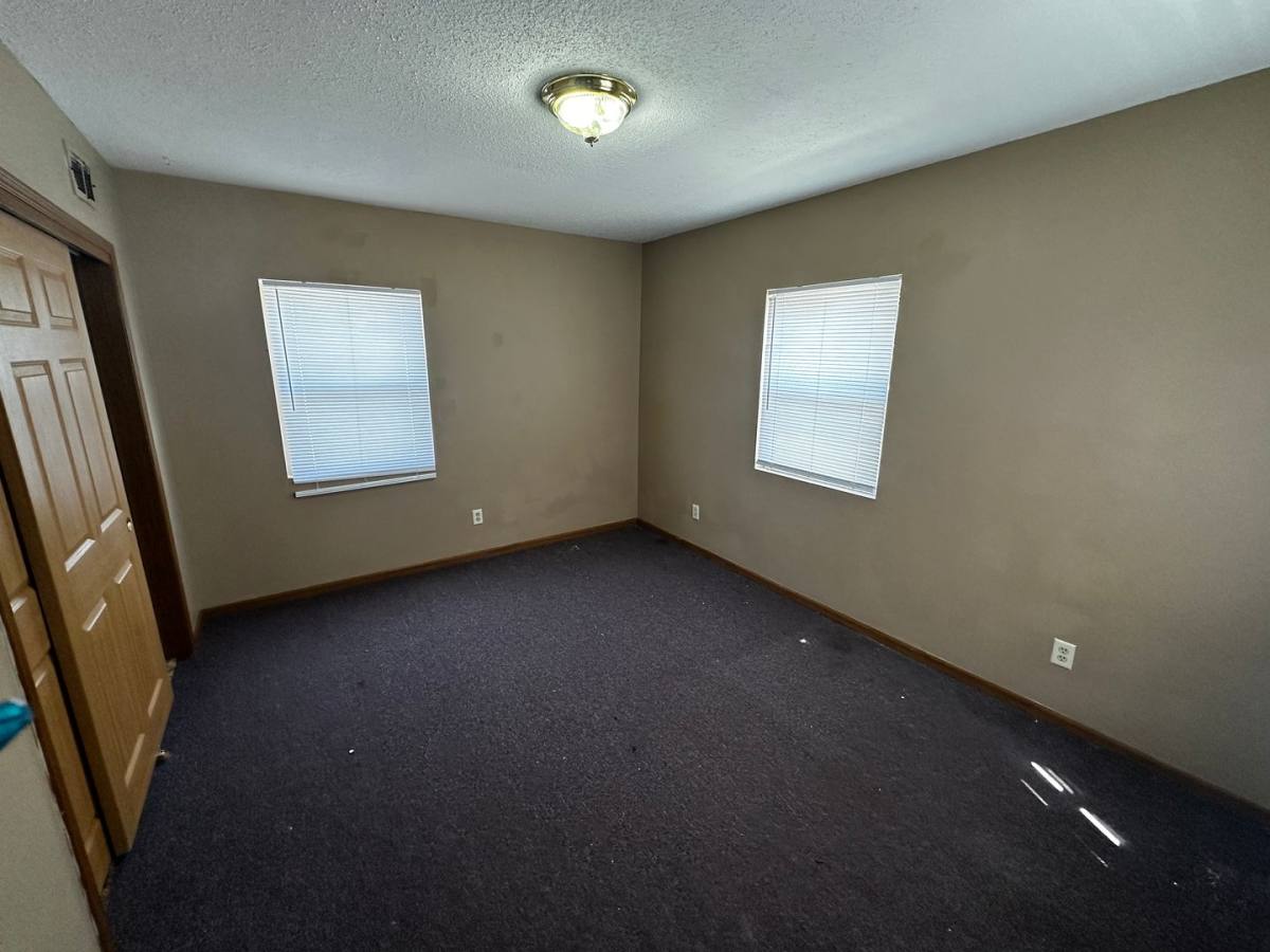 Apartment for rent at 226 E Hyde Park Ave, Saint Joseph, MO 64504