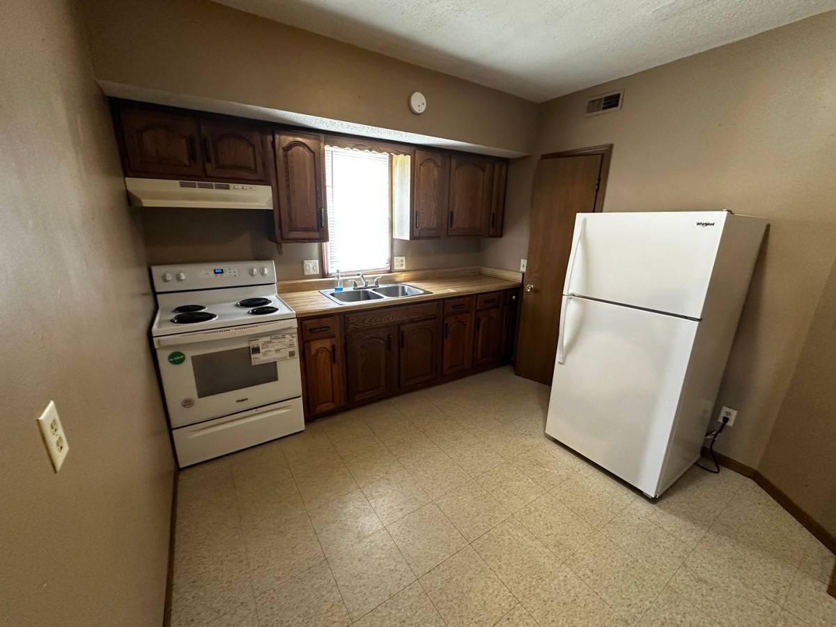 Apartment for rent at 226 E Hyde Park Ave, Saint Joseph, MO 64504