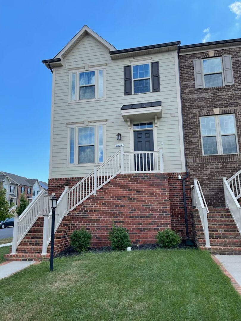 Townhouse for rent at 18157 Red Mulberry Rd, Dumfries, VA 22026