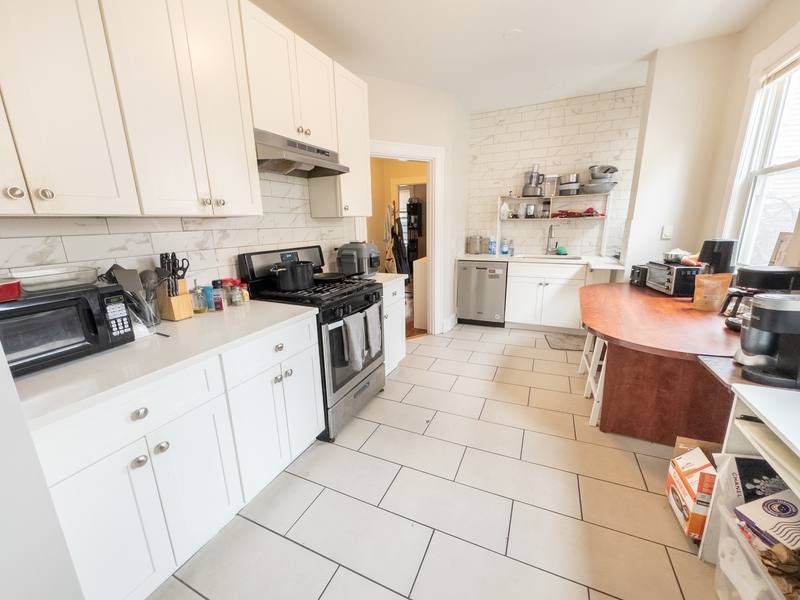 Apartment for rent at 107 Columbia St #1, Cambridge, MA 02139