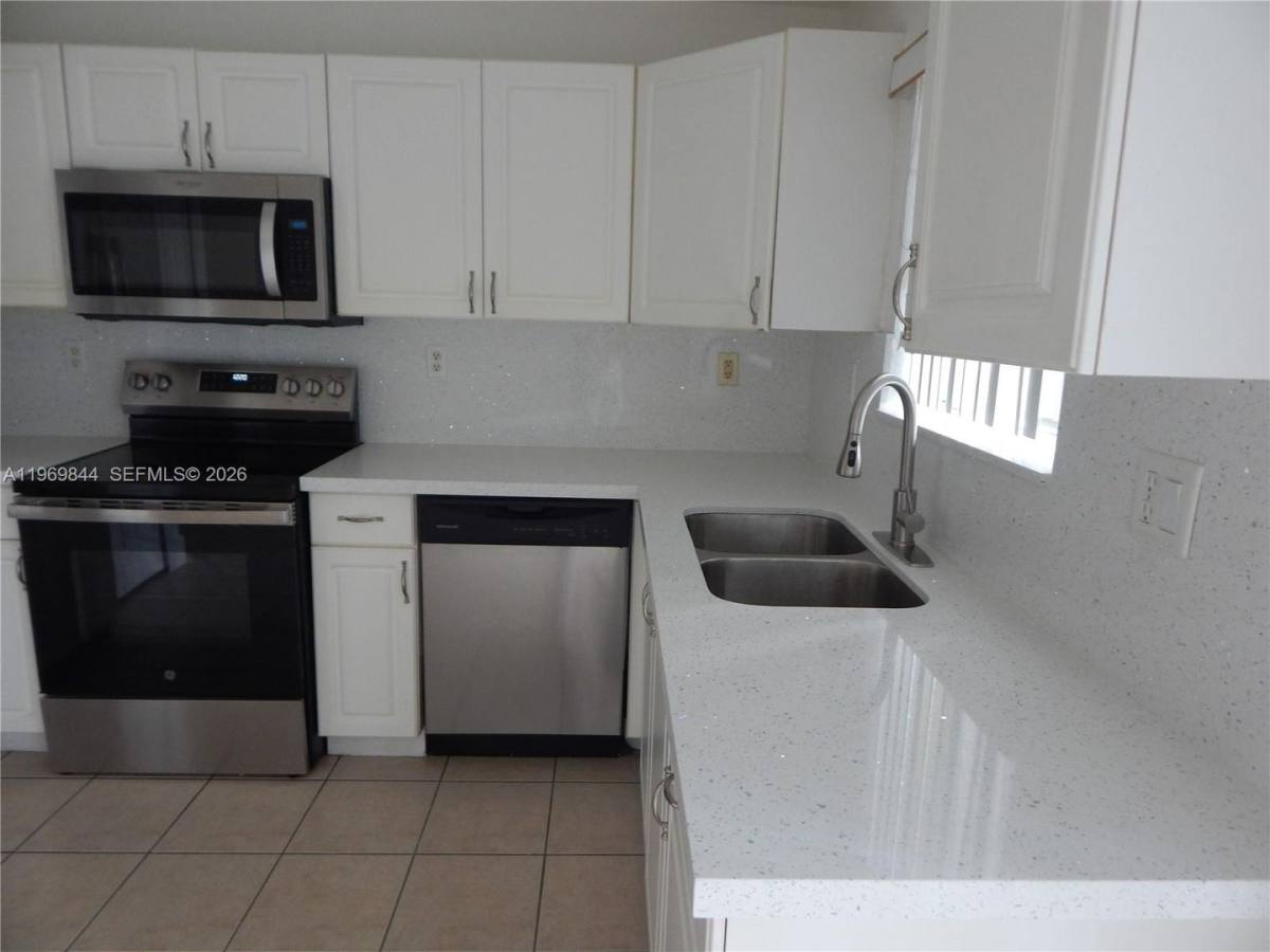 Townhouse for rent at 8986 W Flagler St, Miami, FL 33174