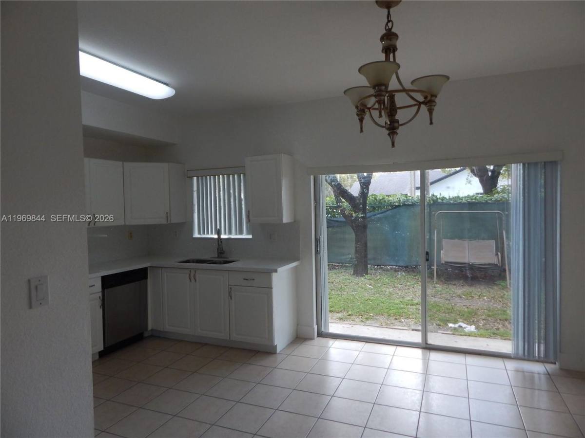 Townhouse for rent at 8986 W Flagler St, Miami, FL 33174