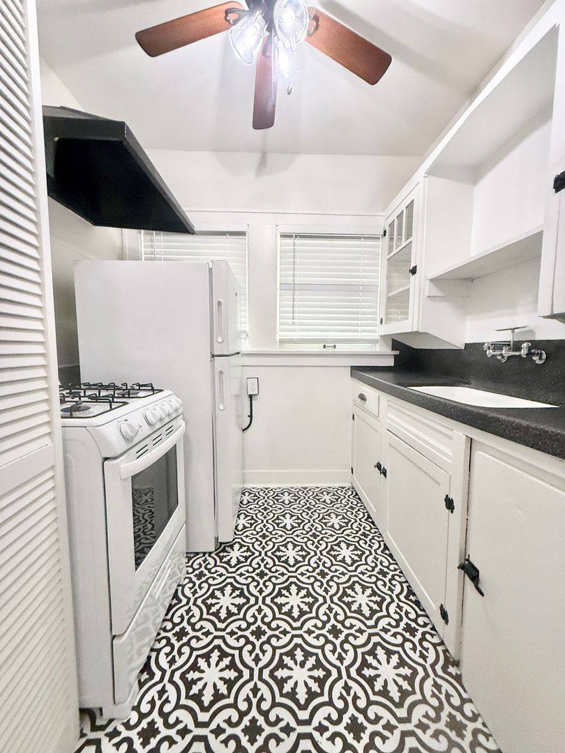 Apartment for rent at 1126-1136 Berthea St, Houston, TX 77006