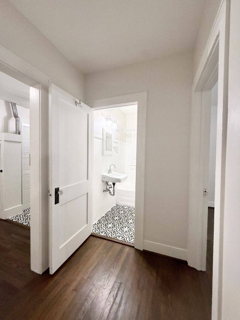 Apartment for rent at 1126-1136 Berthea St, Houston, TX 77006