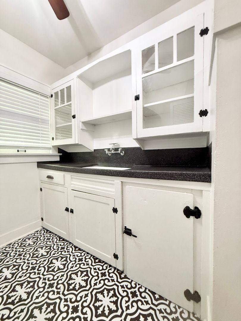 Apartment for rent at 1126-1136 Berthea St, Houston, TX 77006