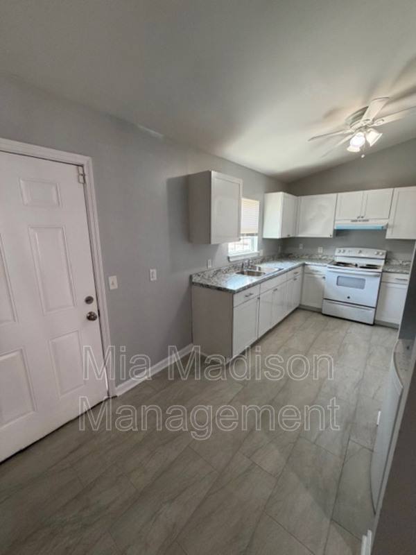 Apartment for rent at 319 W 31st St, Savannah, GA 31401