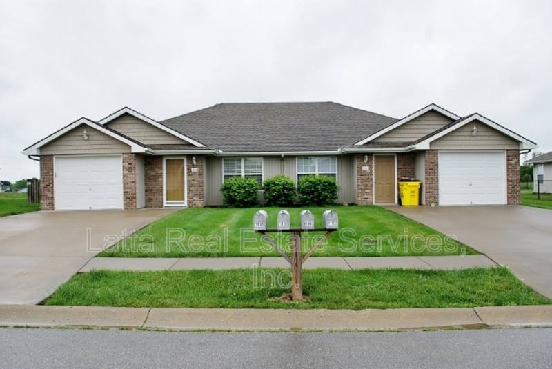 Apartment for rent at 1035 NW Willow Dr, Grain Valley, MO 64029