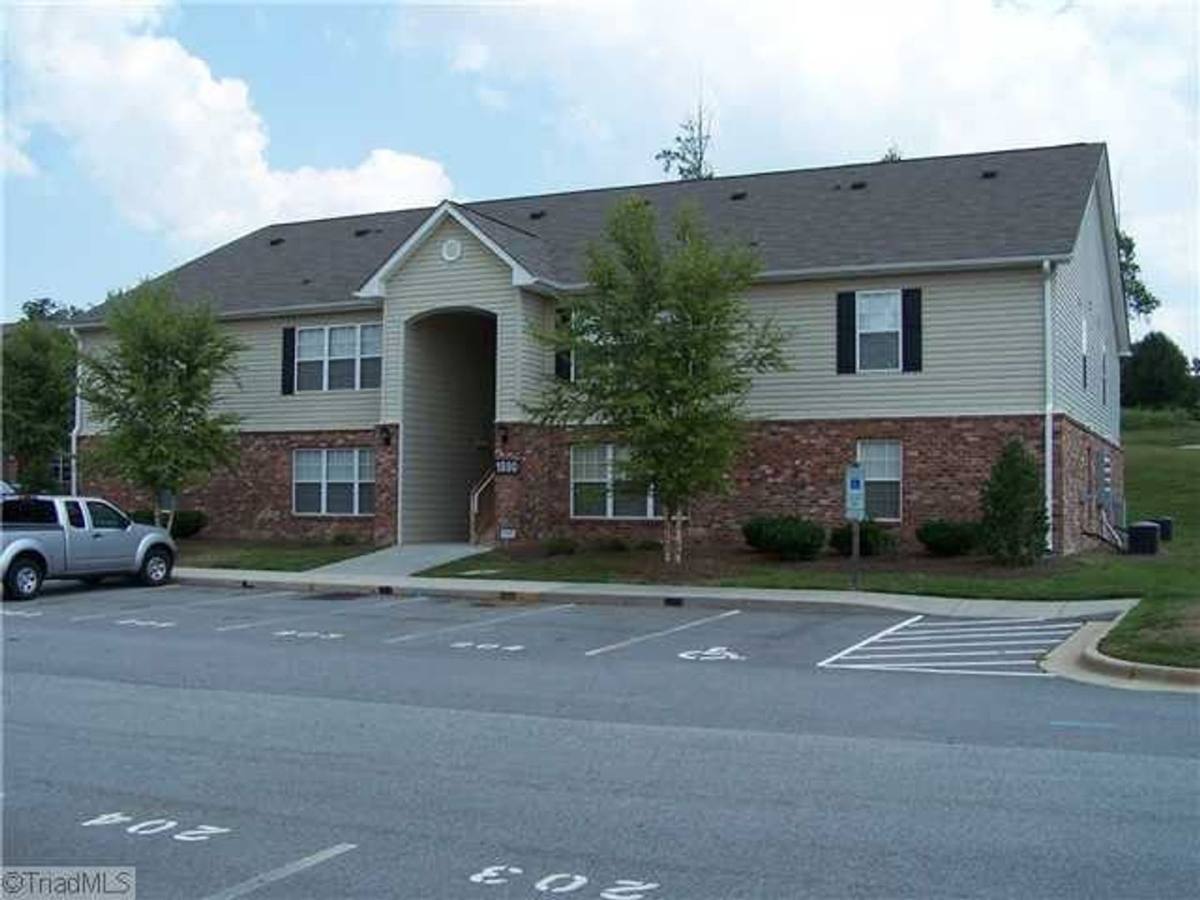Apartment for rent at 1880 Crest Hollow Dr #203, Winston Salem, NC 27127