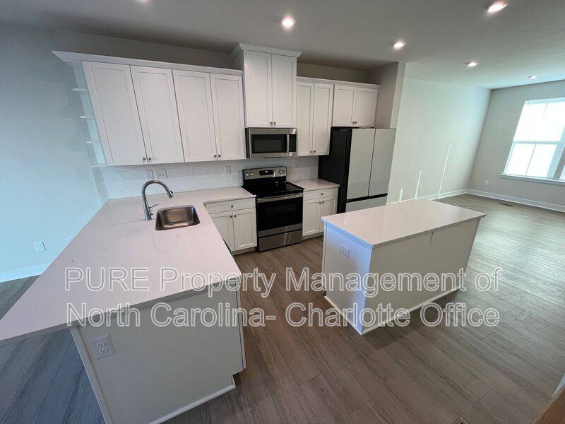 Townhouse for rent at 4730 Chastain Ave, Charlotte, NC 28217