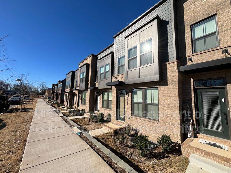 Townhouse for rent at 4730 Chastain Ave, Charlotte, NC 28217