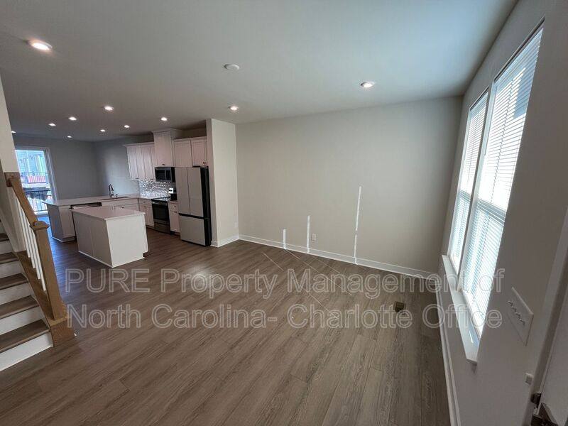 Townhouse for rent at 4730 Chastain Ave, Charlotte, NC 28217