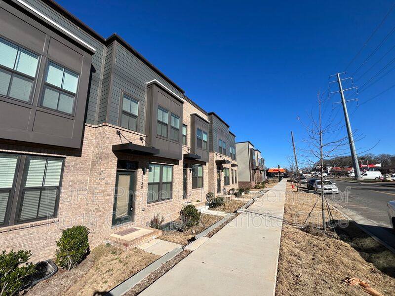 Townhouse for rent at 4730 Chastain Ave, Charlotte, NC 28217