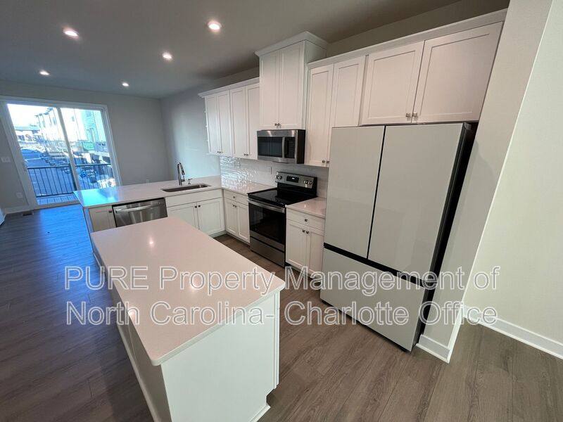 Townhouse for rent at 4730 Chastain Ave, Charlotte, NC 28217