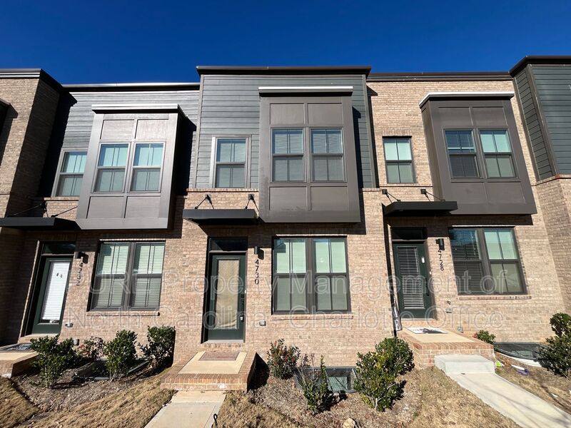 Townhouse for rent at 4730 Chastain Ave, Charlotte, NC 28217