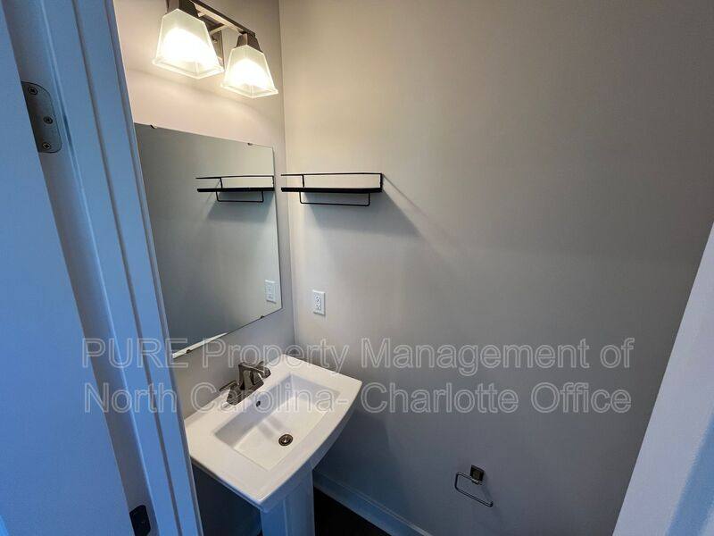 Townhouse for rent at 4730 Chastain Ave, Charlotte, NC 28217