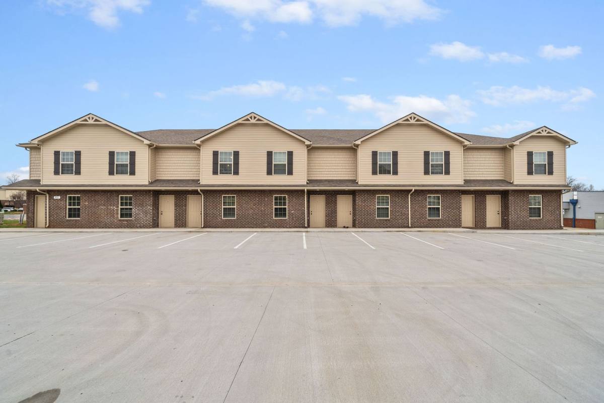 Apartment for rent at 931 Professional Park Dr, Clarksville, TN 37043