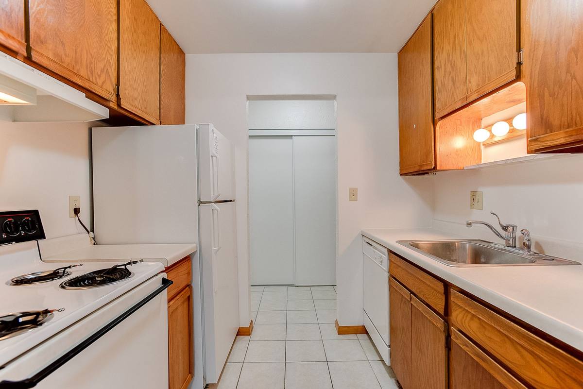 Apartment for rent at 346 Cleveland Ave SW, Saint Paul, MN 55112