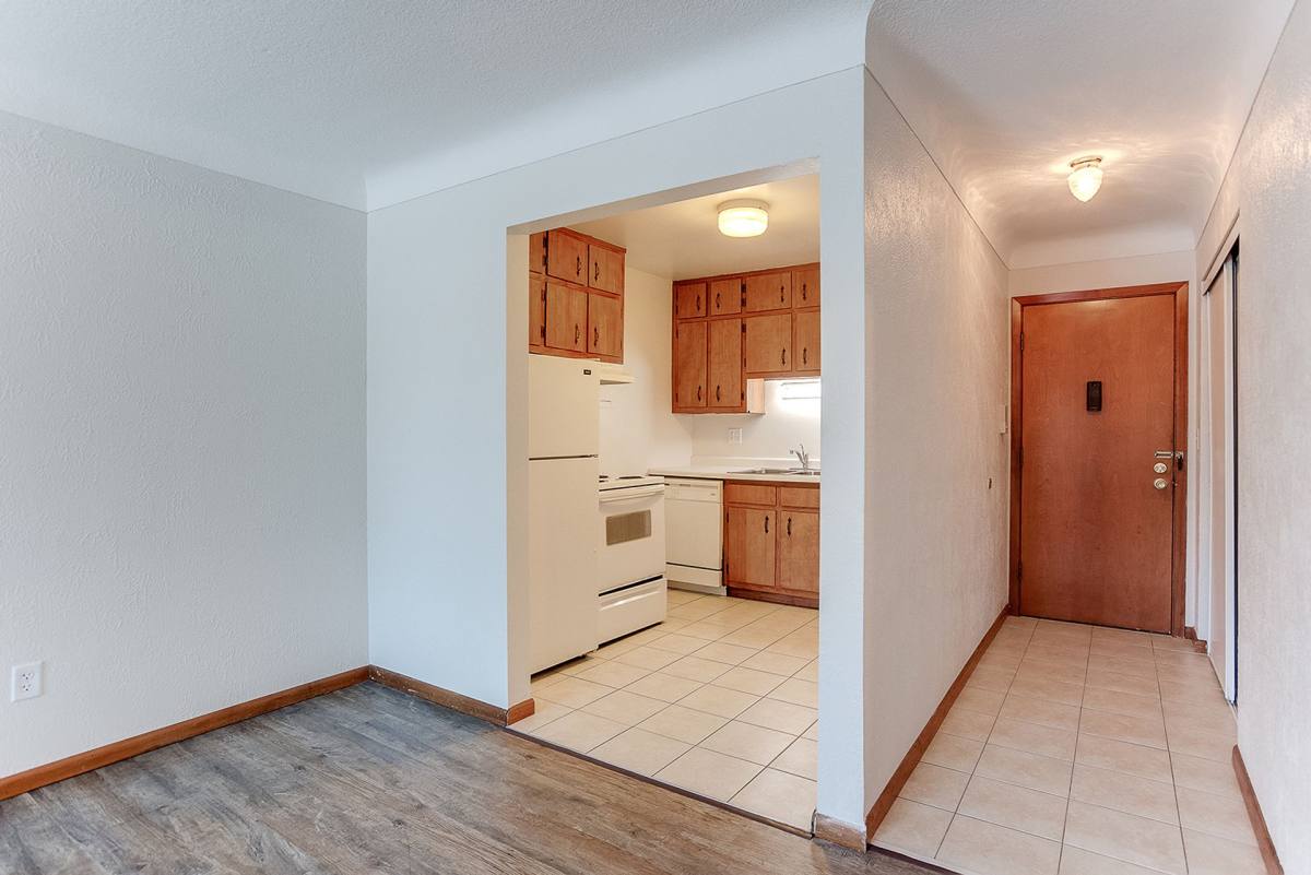 Apartment for rent at 346 Cleveland Ave SW, Saint Paul, MN 55112